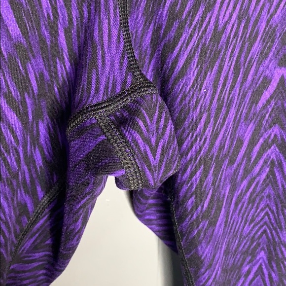 Nike Purple Abstract Animal Print Cropped Leggings - Picture 7 of 7